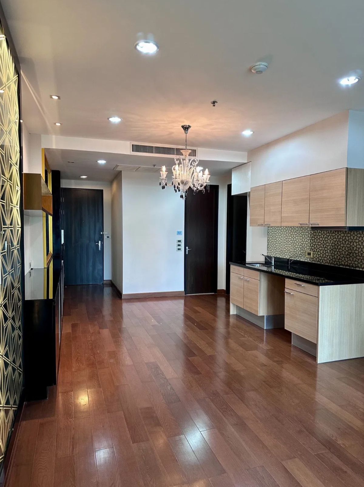 ขายคอนโดวิทยุ ชิดลม หลังสวน : The Address Chidlom Eng 中 日 Please add LINE ID @806qphgn o8415o5483