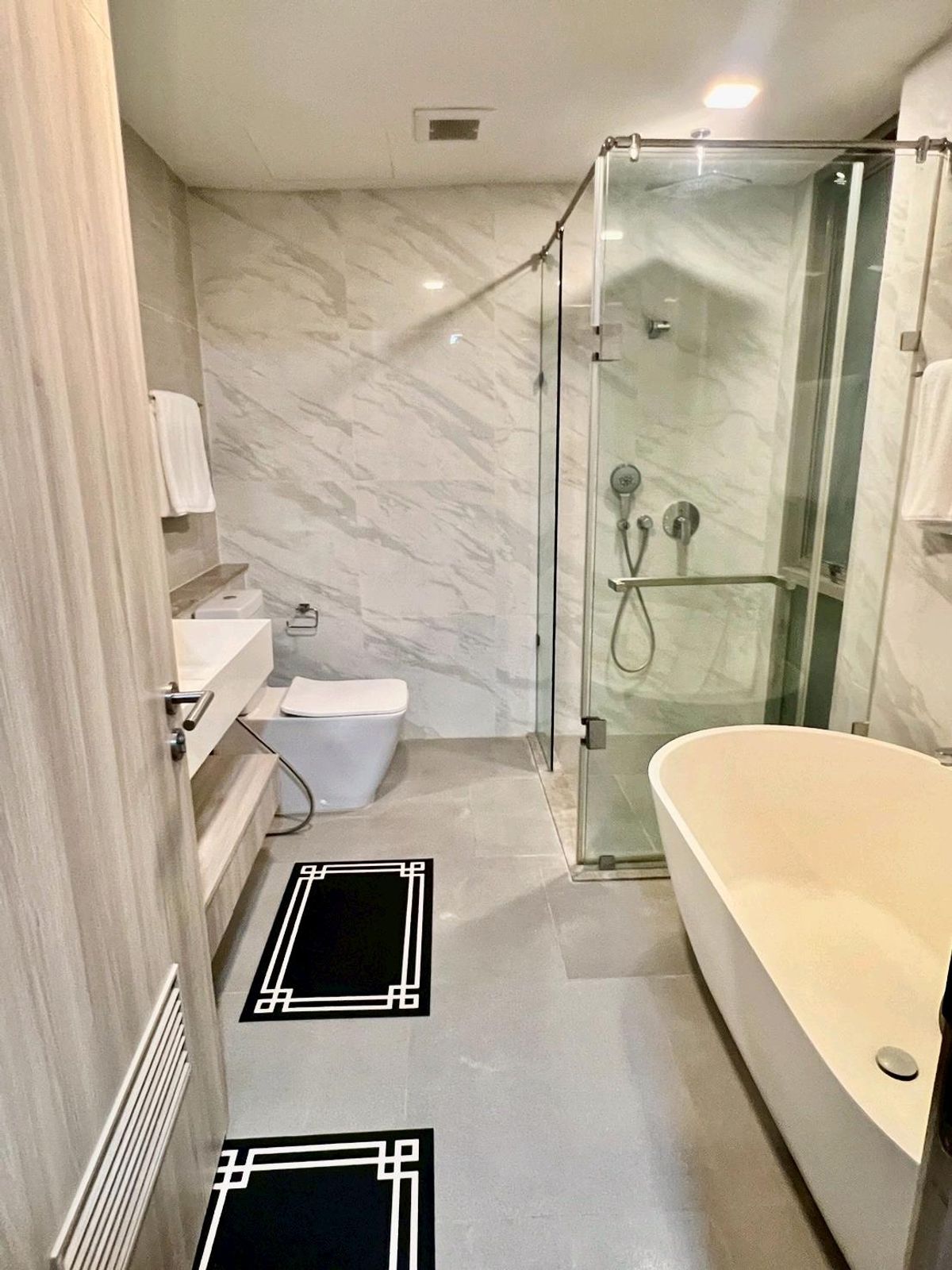 ให้เช่าคอนโดสุขุมวิท อโศก ทองหล่อ : 📌For RENT เช่า | FYNN Sukhumvit 31 - 3BR (113 sqm) 109,000 THB