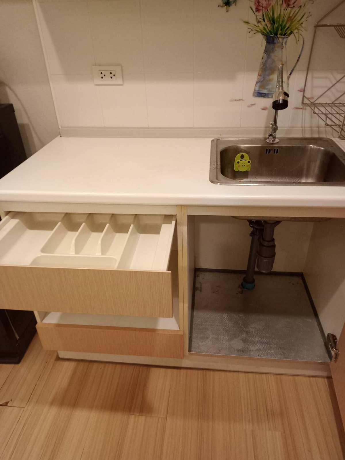 ให้เช่าคอนโดปิ่นเกล้า จรัญสนิทวงศ์ :  ให้เช่าคอนโด 88เดอะเทอมินอล สิรินธร-ปิ่นเกล้า 30.31ตรม. ชั้น 10 เฟอร์นิเจอร์ครบ หิ้วกระเป๋าเข้าอยู่ได้เลย วิวสระว่ายน้ำ