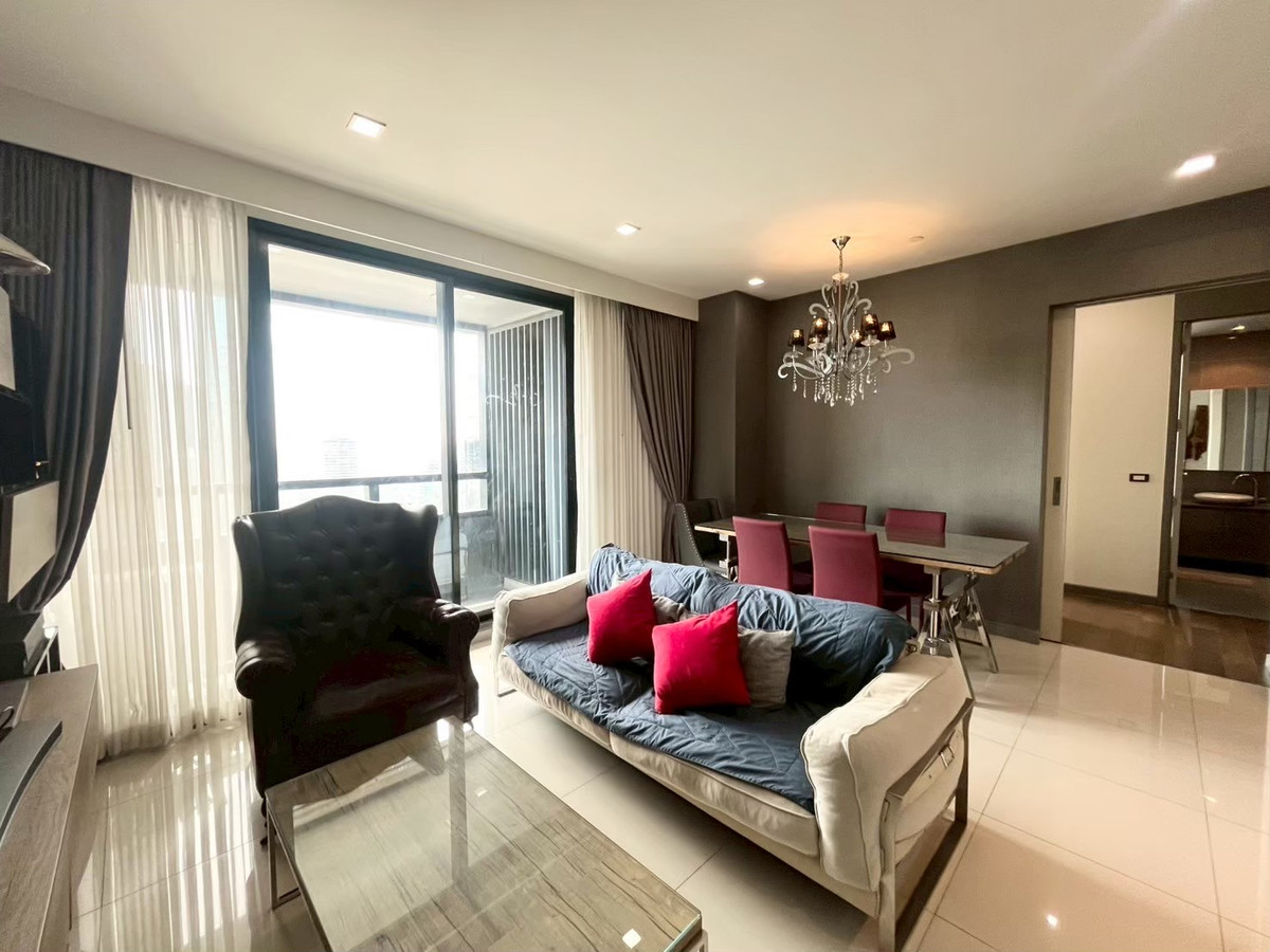 ให้เช่าคอนโดสีลม ศาลาแดง บางรัก : [ Rare Deal ] วิวตึกมหานครแบบพาโนรามา! M Silom 2 นอน 2 น้ำ ชั้นสูง อ่างจากุซซี่ส่วนตัว ราคาพิเศษ 🏙️🐕