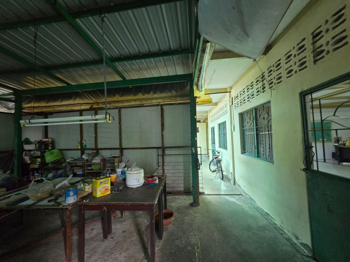 For SaleLandWongwianyai, Charoennakor : 5 plots of land for sale 436.6 sq.w. offers buildings and houses Soi Charoen Nakhon 48