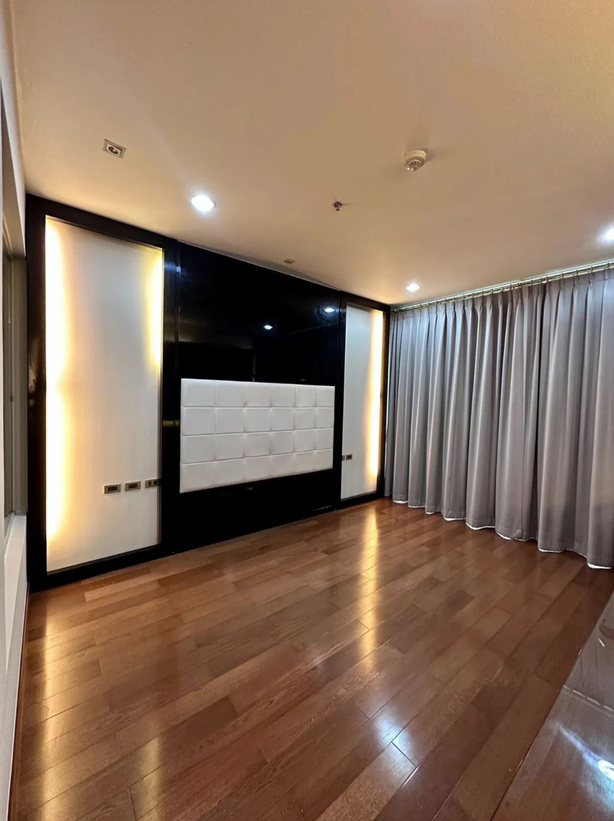 ขายคอนโดวิทยุ ชิดลม หลังสวน : The Address Chidlom Eng 中 日 Please add LINE ID @806qphgn o8415o5483