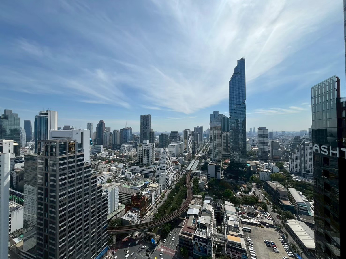 ให้เช่าคอนโดสีลม ศาลาแดง บางรัก : [ Rare Deal ] วิวตึกมหานครแบบพาโนรามา! M Silom 2 นอน 2 น้ำ ชั้นสูง อ่างจากุซซี่ส่วนตัว ราคาพิเศษ 🏙️🐕
