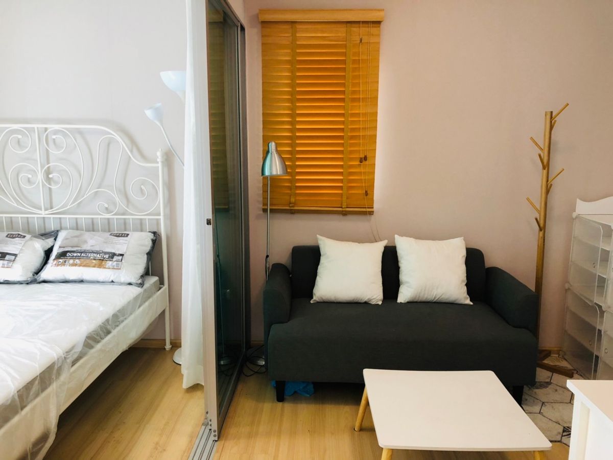 For RentCondoChaengwatana, Muangthong : Urgent for rent ... The corner room is very pleasant to the center of the condo, only 7500 .-/month only !!