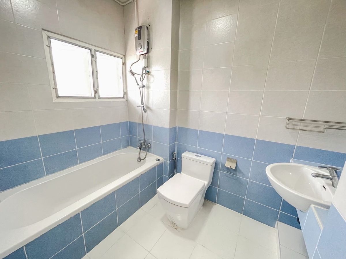 ให้เช่าโฮมออฟฟิศนวมินทร์ รามอินทรา : ปล่อยเช่า บ้านเดี่ยว โฮมออฟฟิศ | สตูดิโอ ซอยรามอินทรา 42 ปากซอยมี รถไฟฟ้า สายสีชมพู มี 7-11 , จอดรถได้ 7 คัน จดทะเบียนบริษัท หรือเช่าทำธุรกิจเชิงพาณิชย์ได้