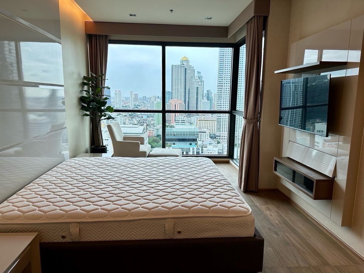 For RentCondoSathorn, Narathiwat : ★The Address Sathorn★ 56 sq m., 34th floor (1 bedroom, 1 bathroom), ★near BTS St. Louis ★near Central Silom, U Chu Liang Building, HSBC★ Many amenities★ Complete electrical appliances