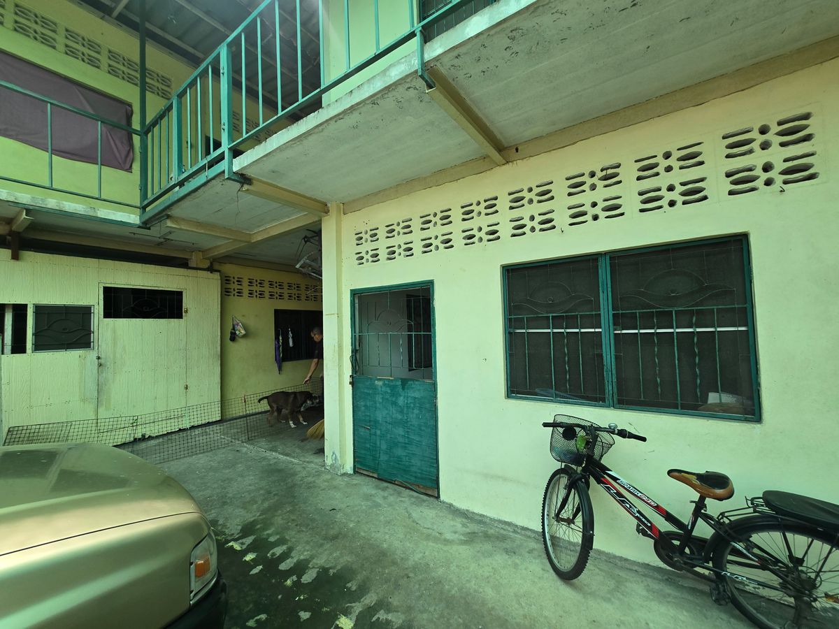 For SaleLandWongwianyai, Charoennakor : 5 plots of land for sale 436.6 sq.w. offers buildings and houses Soi Charoen Nakhon 48