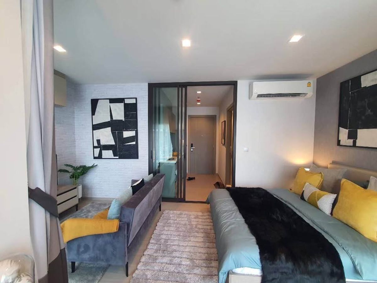For RentCondoRama9, Petchburi, RCA : Rent RR468 Life Asoke-Rama9. Beautiful room, complete furniture near the MRT Rama 9.