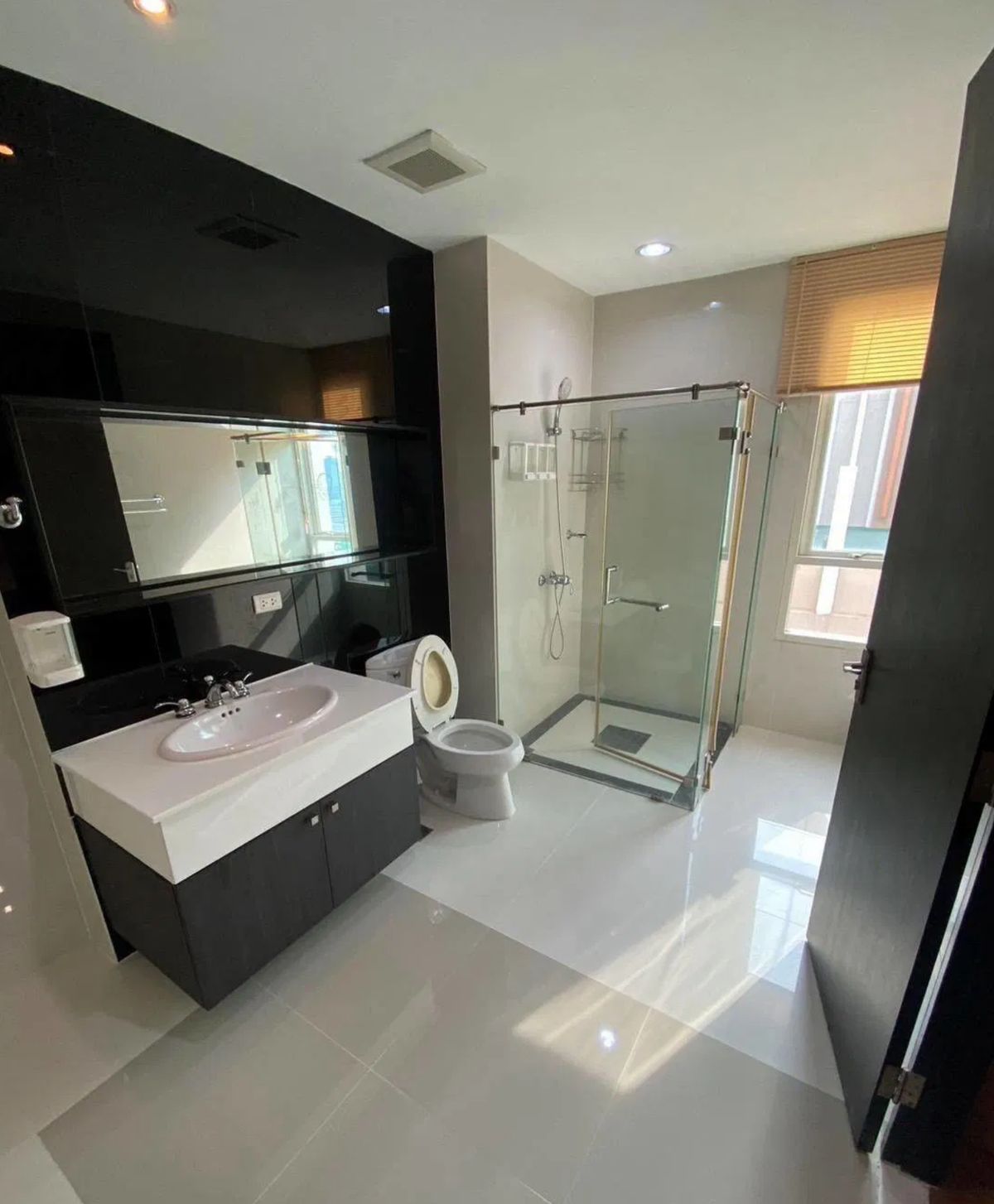 ให้เช่าคอนโดวิทยุ ชิดลม หลังสวน : The Address Chidlom Eng 中 日 Please add LINE ID @806qphgn o8415o5483