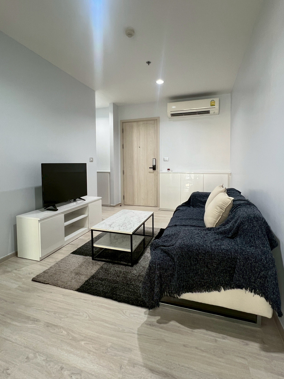 For RentCondoSukhumvit, Asoke, Thonglor : ✨ GT15861 | Condo Rhythm Sukhumvit 42, convenient transportation. Near the BTS Skytrain, there is a shuttle, beautiful room, fully furnished, ready to move in!!