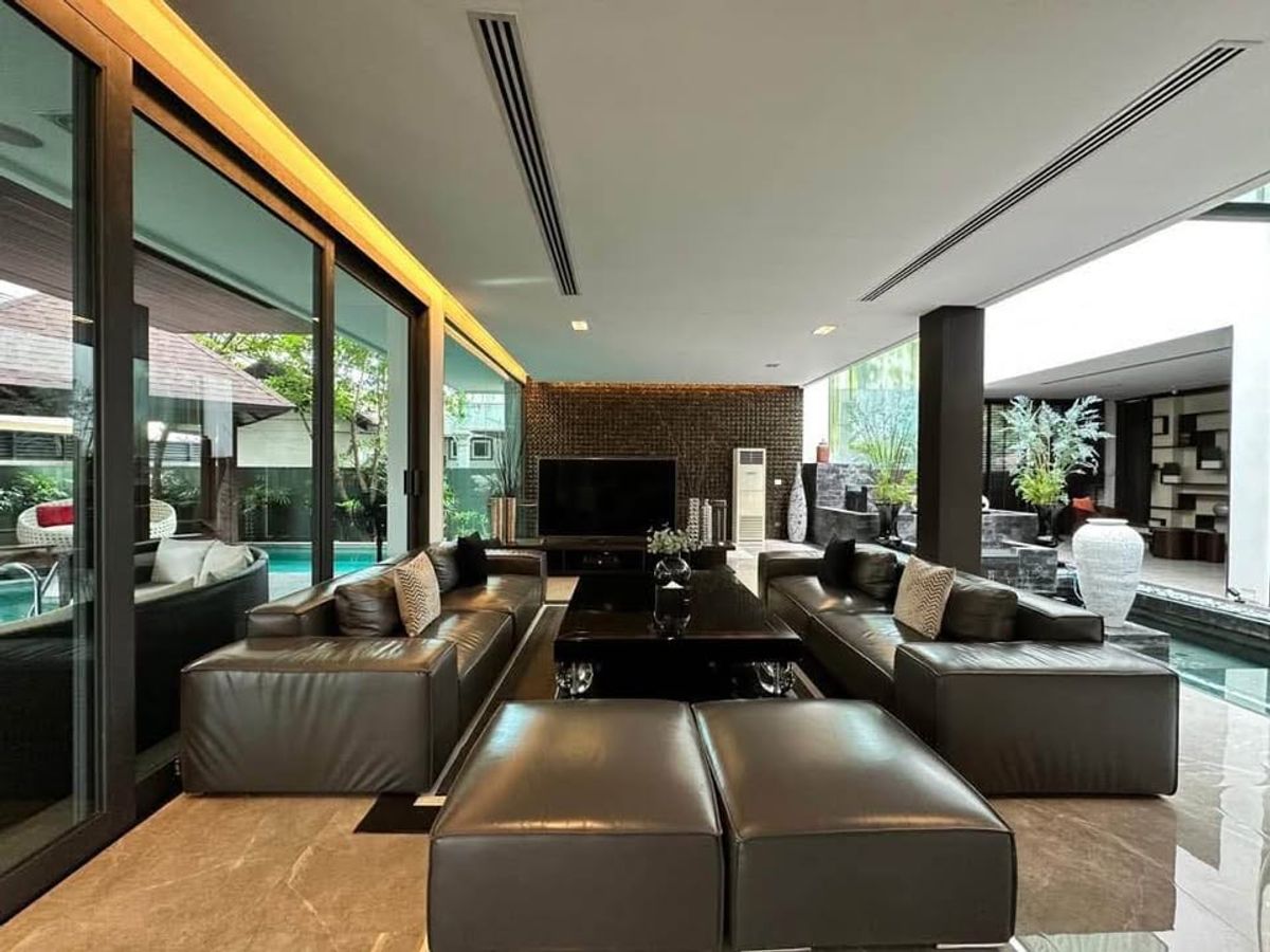บ้านสุขุมวิท อโศก ทองหล่อ : ให้เช่าบ้านเดี่ยว 3 ชั้น พร้อมสระว่ายน้ำและลิฟท์ส่วนตัว - ในซอยสุขุมวิท 22