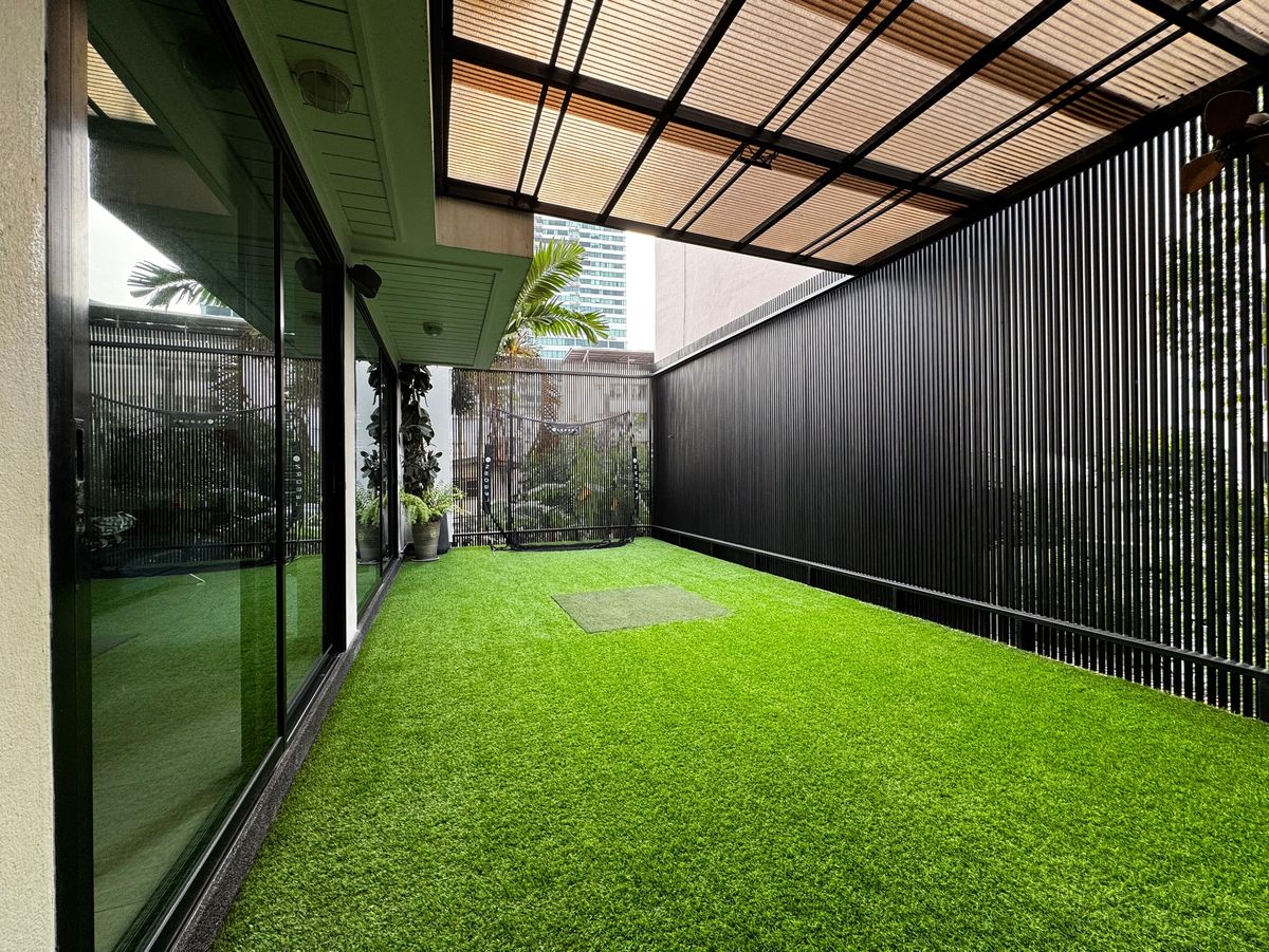 For RentHouseSukhumvit, Asoke, Thonglor : Single house for rent in Thonglor, 4 bedrooms, fully furnished, ready to move in, has a swimming pool or field, parking for 2 cars, good location, convenient travel. Near Samitivej Hospital