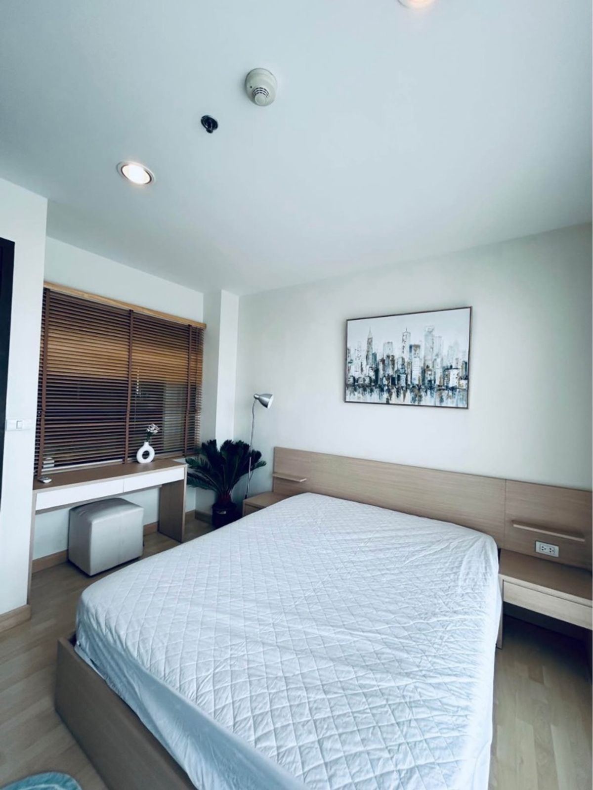 ให้เช่าคอนโดรัชดา ห้วยขวาง : Rhythm Ratchada – 480m from MRT Ratchadaphisek

Type     : 1 Bedroom / 1 Bathroom
Size      : 36 sq.m.
Floor     : 12th (Building B – Parking & Pool Tower)
Rent      : ฿16,000/month (1-year contract)
     ฿15,000/month (2-year contract)