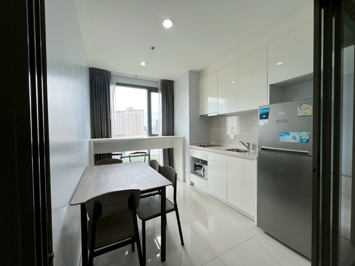 For RentCondoSukhumvit, Asoke, Thonglor : ✨ GT15861 | Condo Rhythm Sukhumvit 42, convenient transportation. Near the BTS Skytrain, there is a shuttle, beautiful room, fully furnished, ready to move in!!