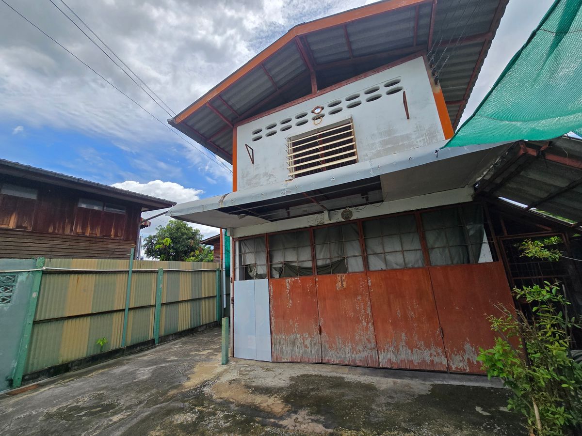 For SaleLandWongwianyai, Charoennakor : 5 plots of land for sale 436.6 sq.w. offers buildings and houses Soi Charoen Nakhon 48