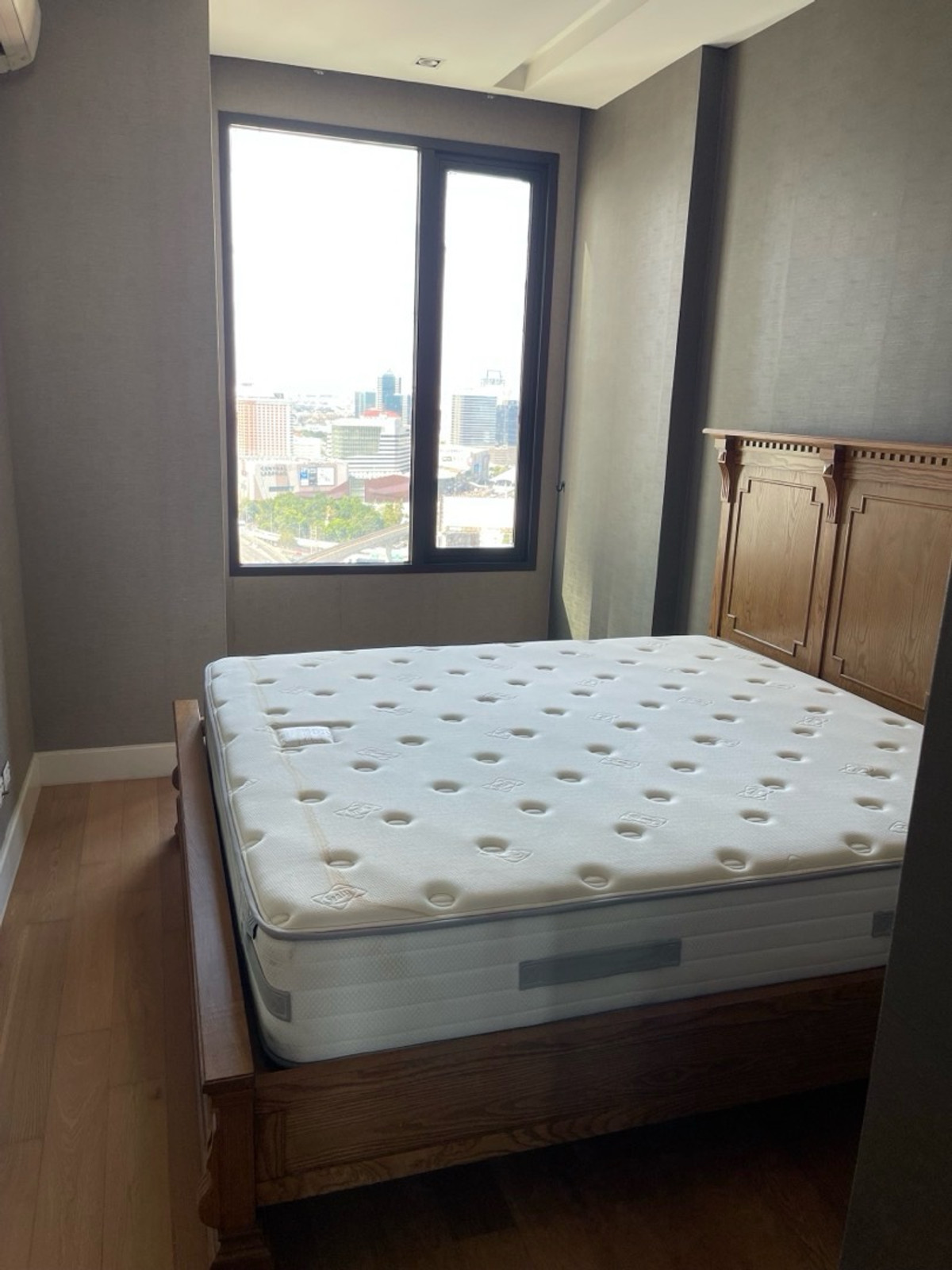 ให้เช่าคอนโดลาดพร้าว เซ็นทรัลลาดพร้าว : ให้เช่า คอนโด equinox phahol-vibha
ขนาด 39 ตร.ม 1นอน 1น้ำ 
ราคา 17,000/เดือน
โทร 093-028-1245
id line:properagency
