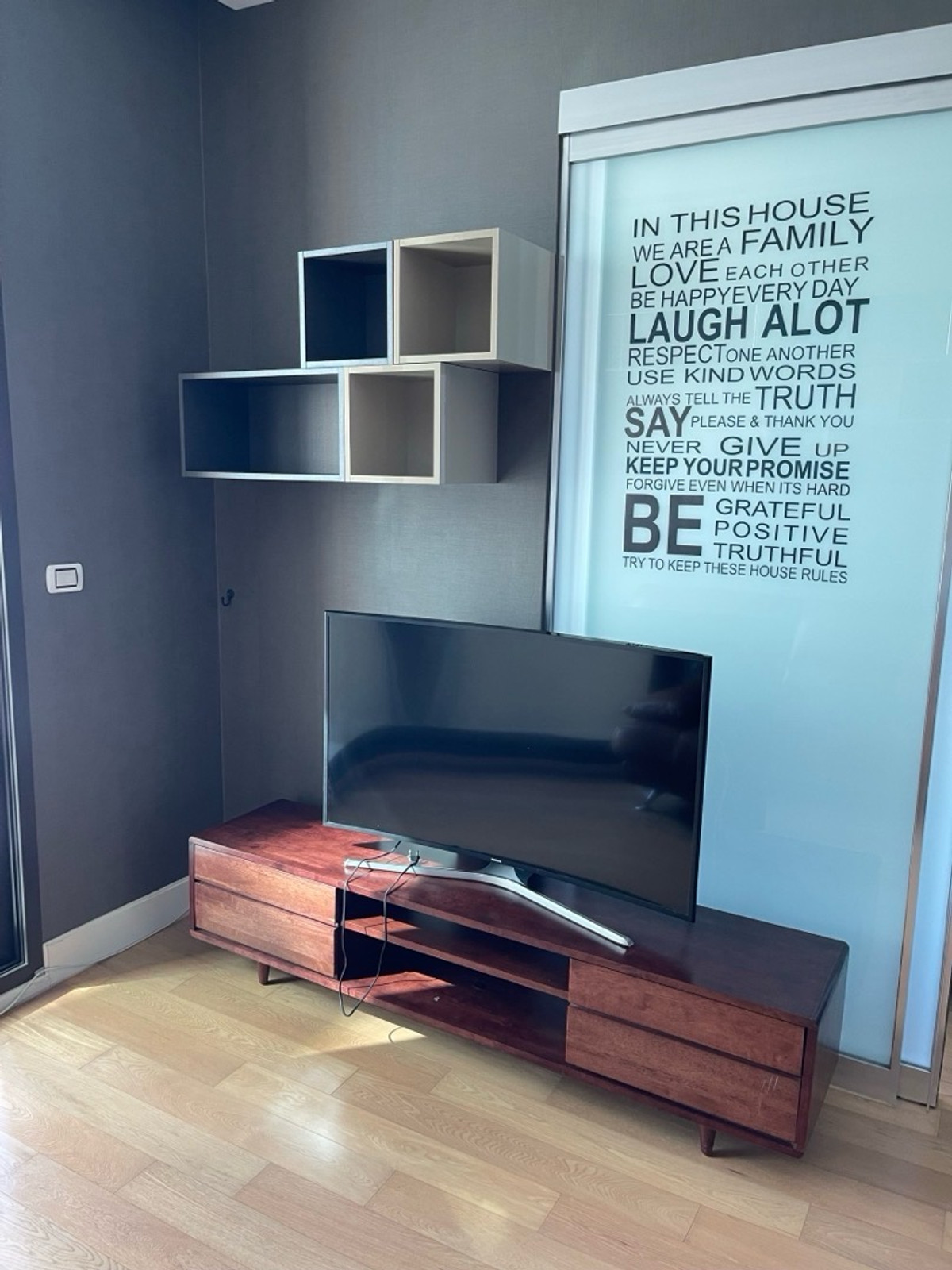 ให้เช่าคอนโดลาดพร้าว เซ็นทรัลลาดพร้าว : ให้เช่า คอนโด equinox phahol-vibha
ขนาด 39 ตร.ม 1นอน 1น้ำ 
ราคา 17,000/เดือน
โทร 093-028-1245
id line:properagency
