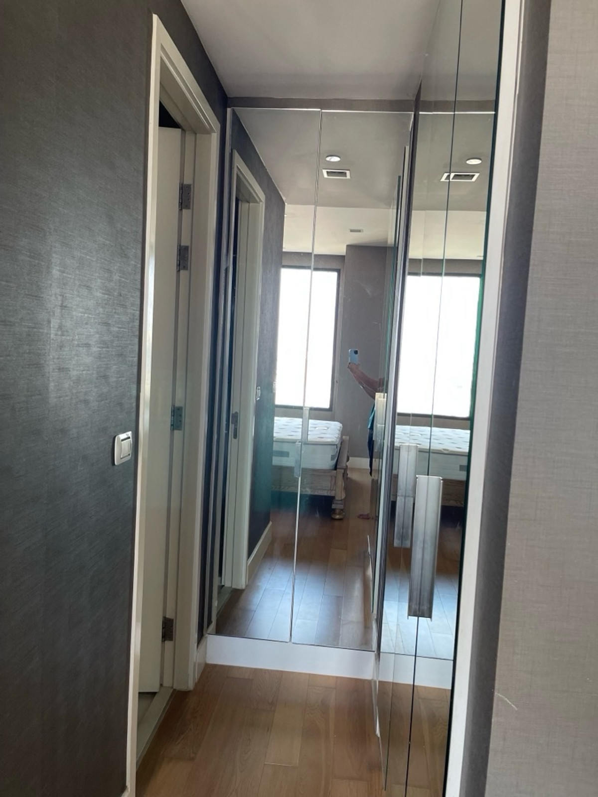 ให้เช่าคอนโดลาดพร้าว เซ็นทรัลลาดพร้าว : ให้เช่า คอนโด equinox phahol-vibha
ขนาด 39 ตร.ม 1นอน 1น้ำ 
ราคา 17,000/เดือน
โทร 093-028-1245
id line:properagency
