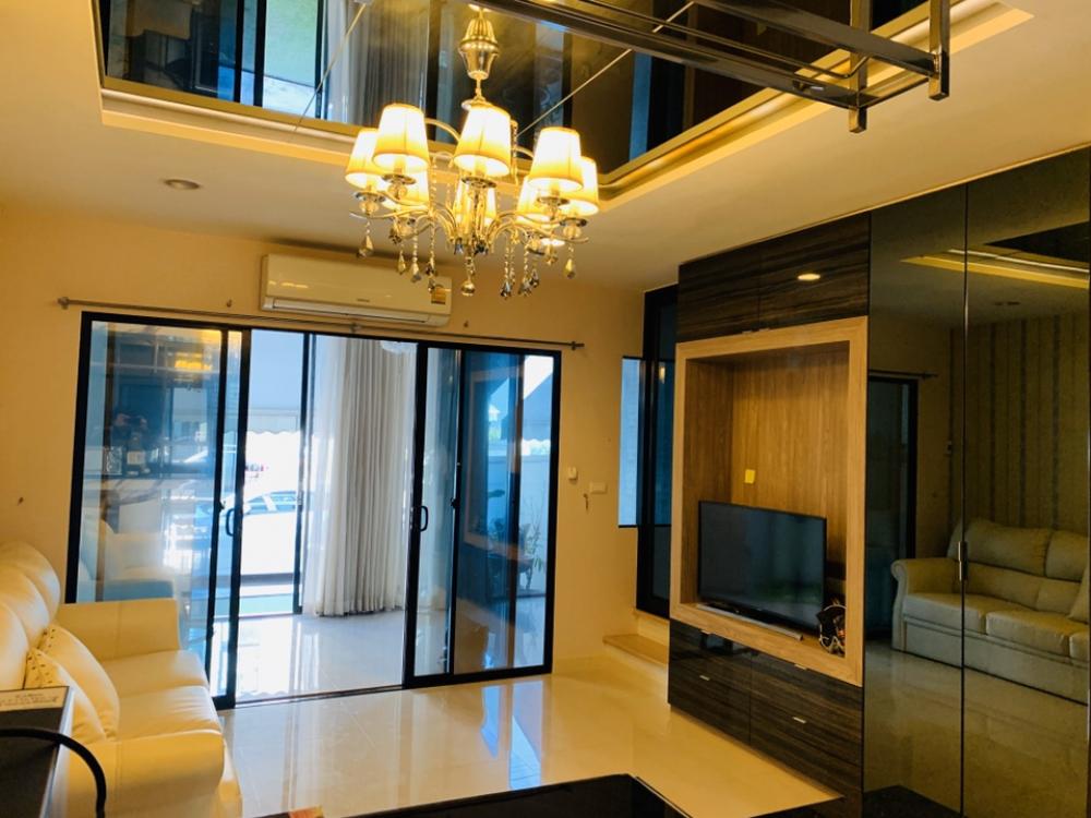 For RentTownhomeRamkhamhaeng, Hua Mak : For rent: Baan Klang Muang Rama 9-Ramkhamhaeng, luxuriously decorated, beautiful, Town in Town area. Along Ekamai-Ramindra Expressway