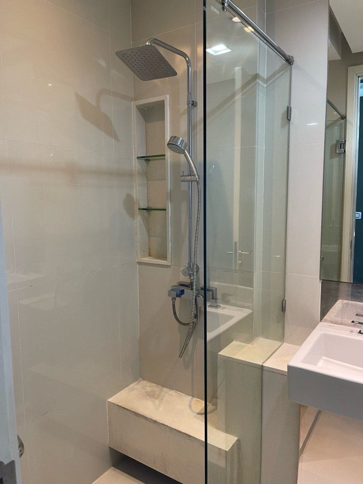 ให้เช่าคอนโดลาดพร้าว เซ็นทรัลลาดพร้าว : ให้เช่า คอนโด equinox phahol-vibha
ขนาด 39 ตร.ม 1นอน 1น้ำ 
ราคา 17,000/เดือน
โทร 093-028-1245
id line:properagency
