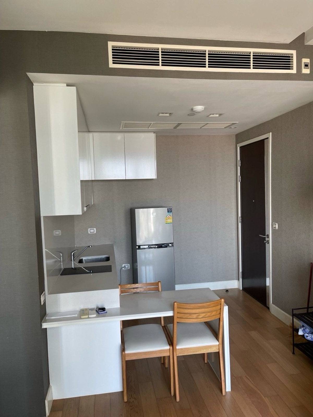 ให้เช่าคอนโดลาดพร้าว เซ็นทรัลลาดพร้าว : ให้เช่า คอนโด equinox phahol-vibha
ขนาด 39 ตร.ม 1นอน 1น้ำ 
ราคา 17,000/เดือน
โทร 093-028-1245
id line:properagency
