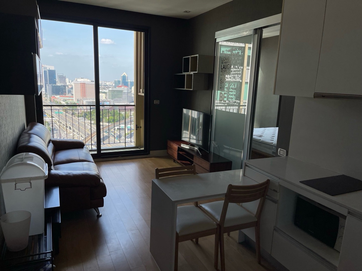 ให้เช่าคอนโดลาดพร้าว เซ็นทรัลลาดพร้าว : ให้เช่า คอนโด equinox phahol-vibha
ขนาด 39 ตร.ม 1นอน 1น้ำ 
ราคา 17,000/เดือน
โทร 093-028-1245
id line:properagency
