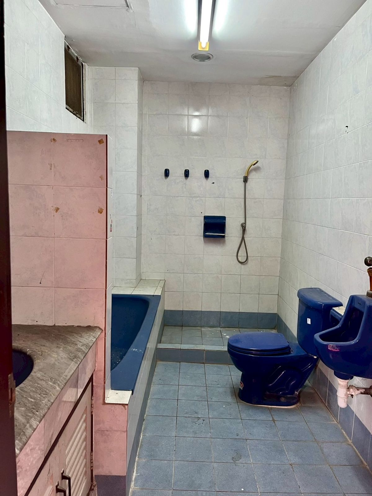 ขายทาวน์โฮมสมุทรปราการ สำโรง : ขายทาวน์โฮม 3 ชั้น สไตล์โรมัน หมู่บ้านร่มเย็นวิลล์ เนื้อที่ 24 ตารางวา 4 ห้องนอน ตำบลบางเมือง อำเภอเมืองสมุทรปราการ จังหวัดสมุทรปราการ