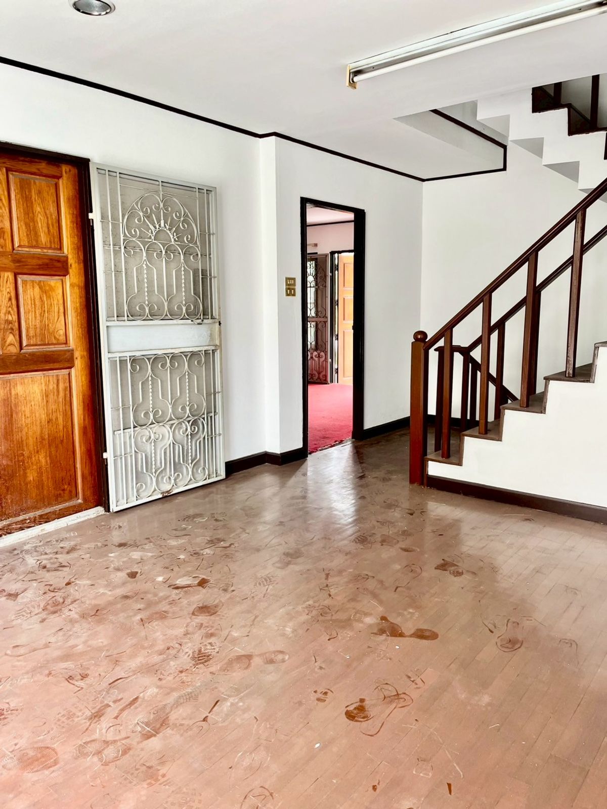 ขายทาวน์โฮมสมุทรปราการ สำโรง : ขายทาวน์โฮม 3 ชั้น สไตล์โรมัน หมู่บ้านร่มเย็นวิลล์ เนื้อที่ 24 ตารางวา 4 ห้องนอน ตำบลบางเมือง อำเภอเมืองสมุทรปราการ จังหวัดสมุทรปราการ