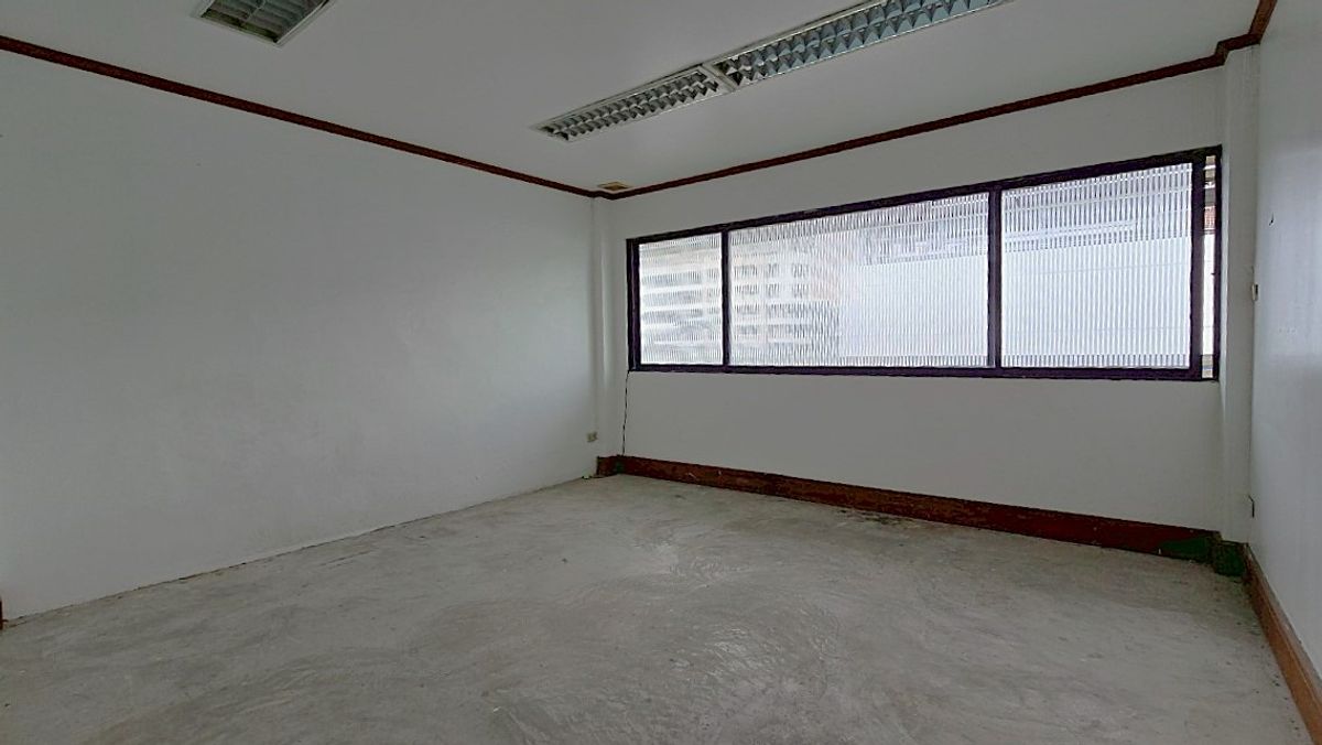 For RentShop HouseOnnut, Udomsuk : Commercial Building with Warehouse for Rent – Ekkamai–Phra Khanong ** NO CO-AGENT ** 