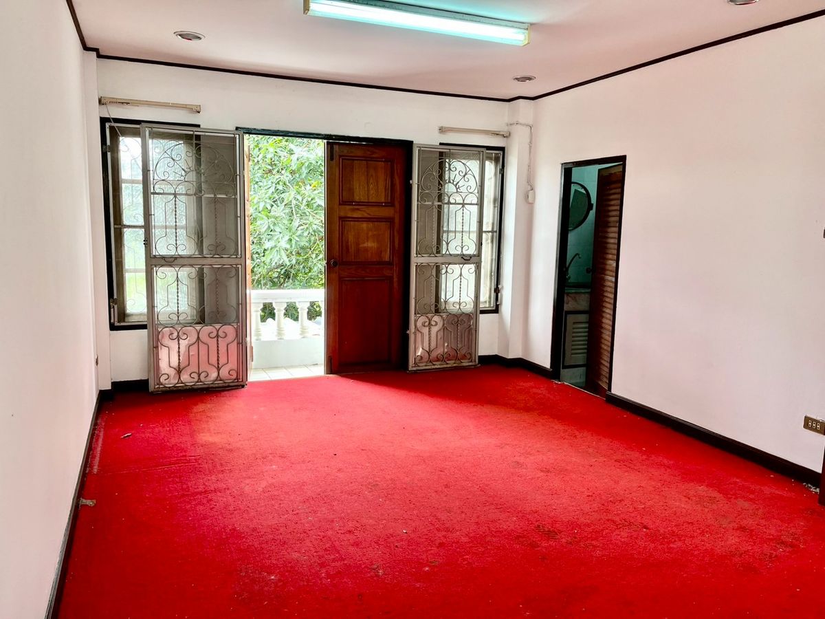 ขายทาวน์โฮมสมุทรปราการ สำโรง : ขายทาวน์โฮม 3 ชั้น สไตล์โรมัน หมู่บ้านร่มเย็นวิลล์ เนื้อที่ 24 ตารางวา 4 ห้องนอน ตำบลบางเมือง อำเภอเมืองสมุทรปราการ จังหวัดสมุทรปราการ