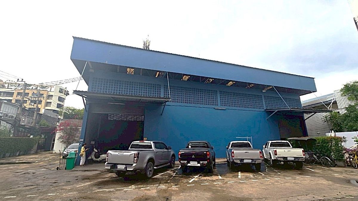For RentShop HouseOnnut, Udomsuk : Commercial Building with Warehouse for Rent – Ekkamai–Phra Khanong ** NO CO-AGENT ** 