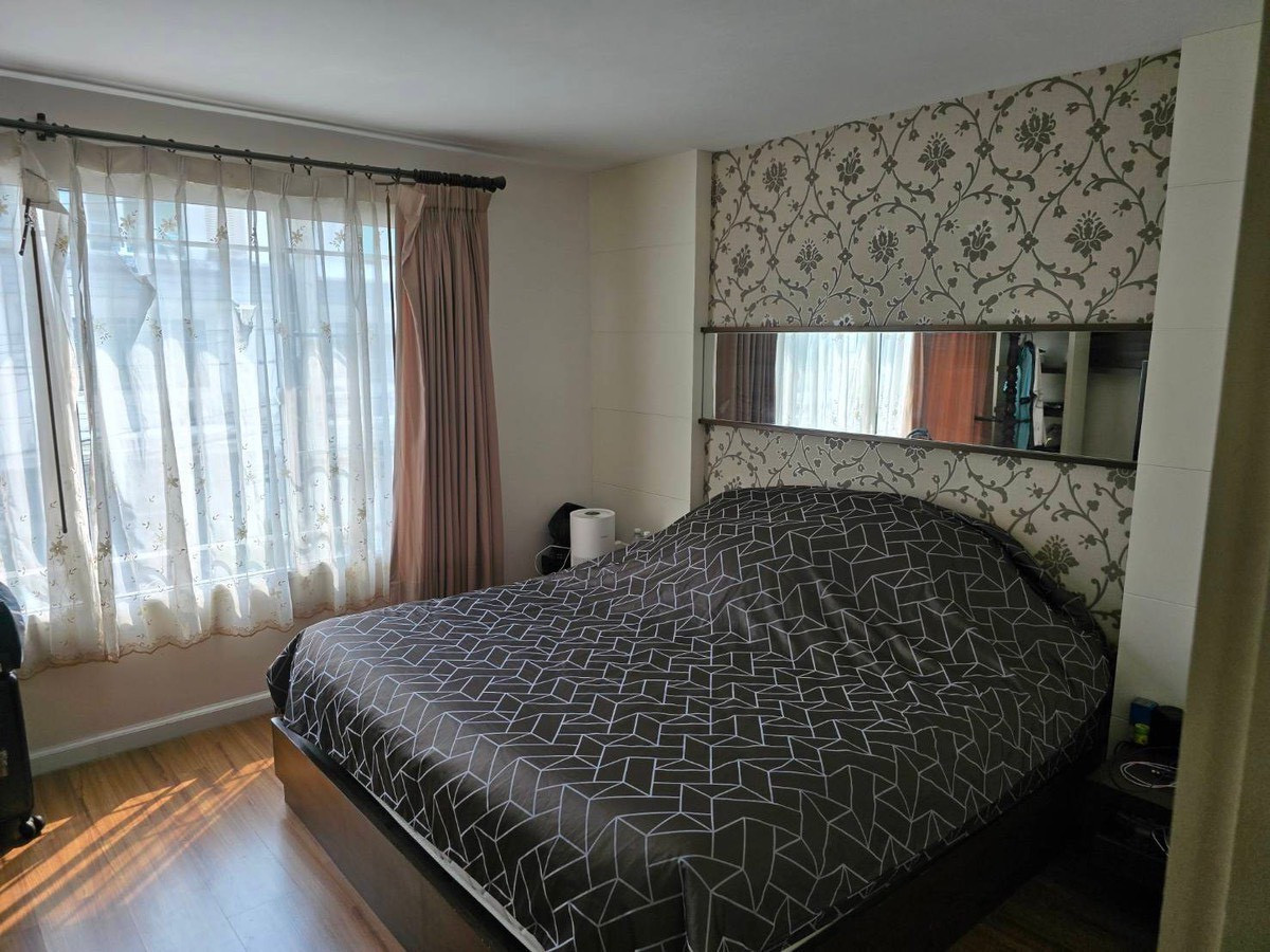 For RentTownhomeRama5, Ratchapruek, Bangkruai : townhome at Soi Tiwanon 3, near MRT, suitable for office use or company registration.