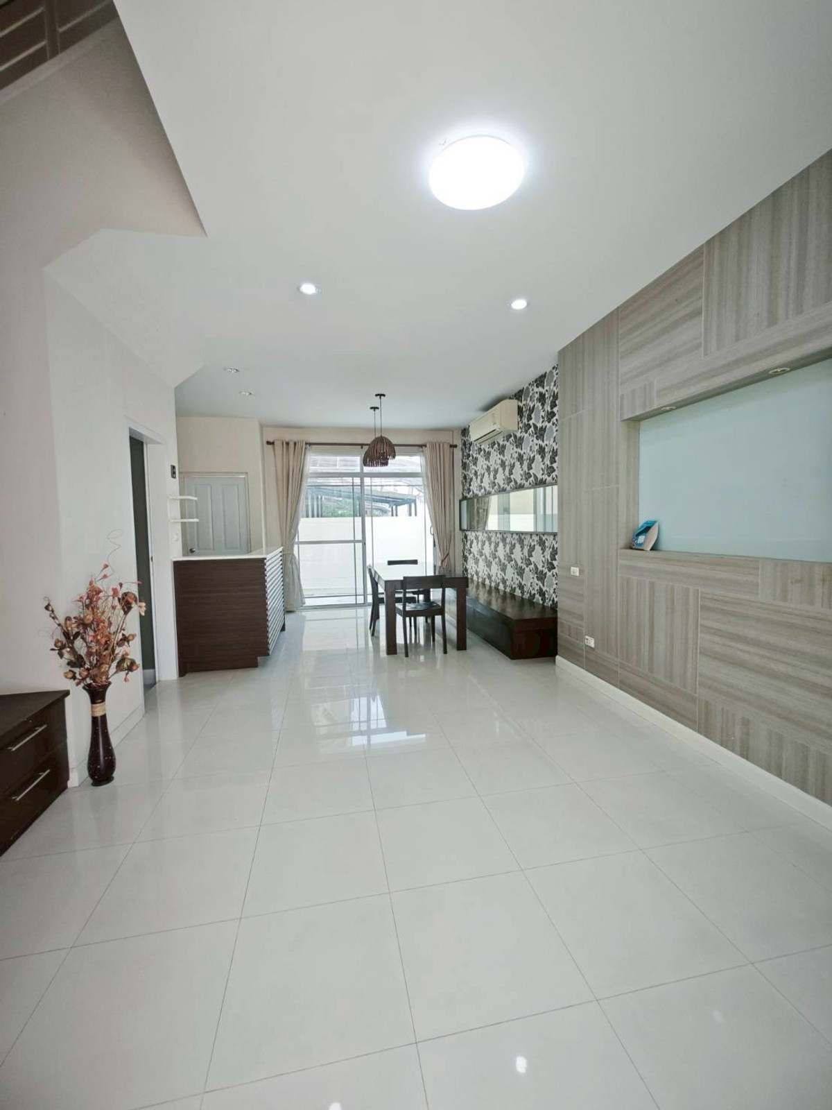 For RentTownhomeRama5, Ratchapruek, Bangkruai : townhome at Soi Tiwanon 3, near MRT, suitable for office use or company registration.