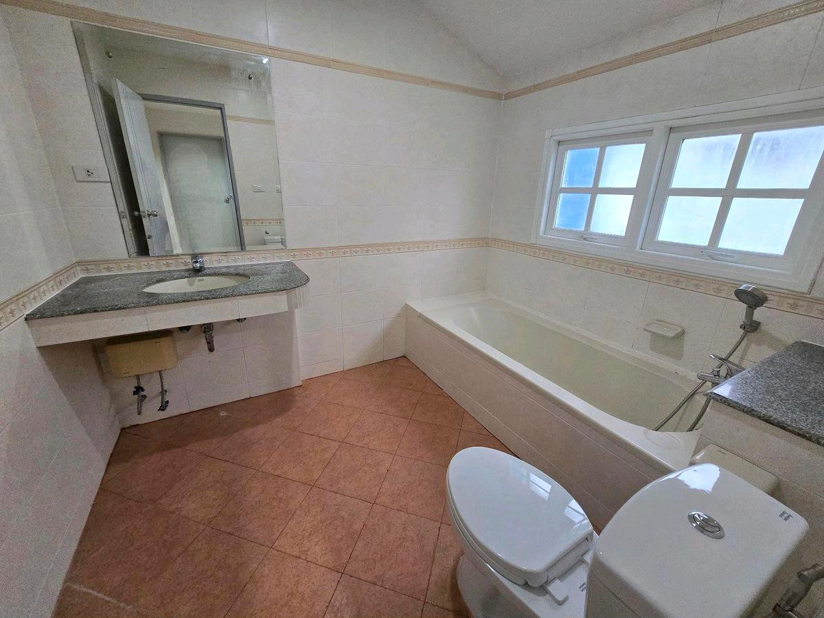 For RentHouseVipawadee, Don Mueang, Lak Si : Rent a 2 -story detached house, 78 sq.w., on Songprapa Road Nava Pracha Phatthana 11 Near Don Mueang Airport