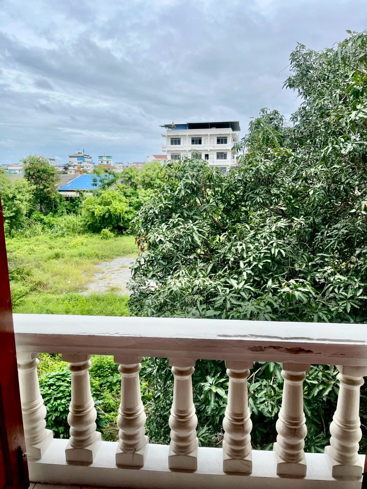 ขายทาวน์โฮมสมุทรปราการ สำโรง : ขายทาวน์โฮม 3 ชั้น สไตล์โรมัน หมู่บ้านร่มเย็นวิลล์ เนื้อที่ 24 ตารางวา 4 ห้องนอน ตำบลบางเมือง อำเภอเมืองสมุทรปราการ จังหวัดสมุทรปราการ