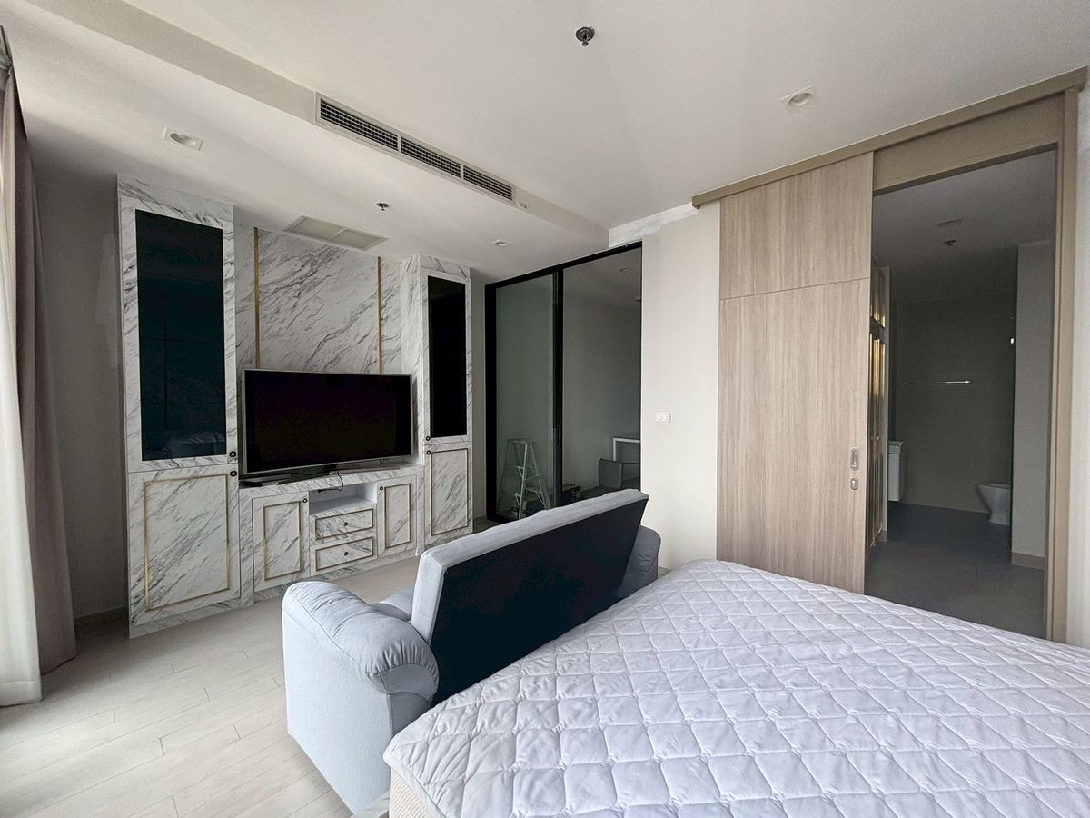 For RentCondoWitthayu, Chidlom, Langsuan, Ploenchit : 🏢 Noble Ploenchit 🛏️ Beautiful room ✨ There are many rooms 🌐 Good location 📍 High floor 🌤️ Beautiful view 🛋️ fully furnished 📺 Complete electrical appliances (special price)