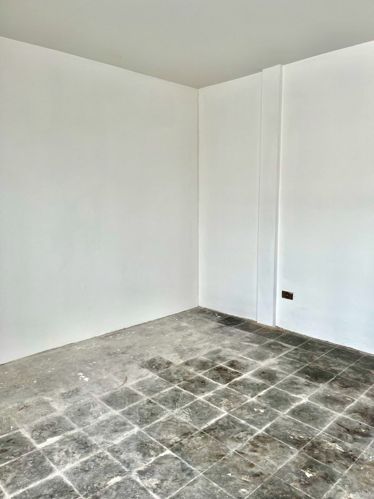 ขายทาวน์โฮมสมุทรปราการ สำโรง : ขายทาวน์โฮม 3 ชั้น สไตล์โรมัน หมู่บ้านร่มเย็นวิลล์ เนื้อที่ 24 ตารางวา 4 ห้องนอน ตำบลบางเมือง อำเภอเมืองสมุทรปราการ จังหวัดสมุทรปราการ