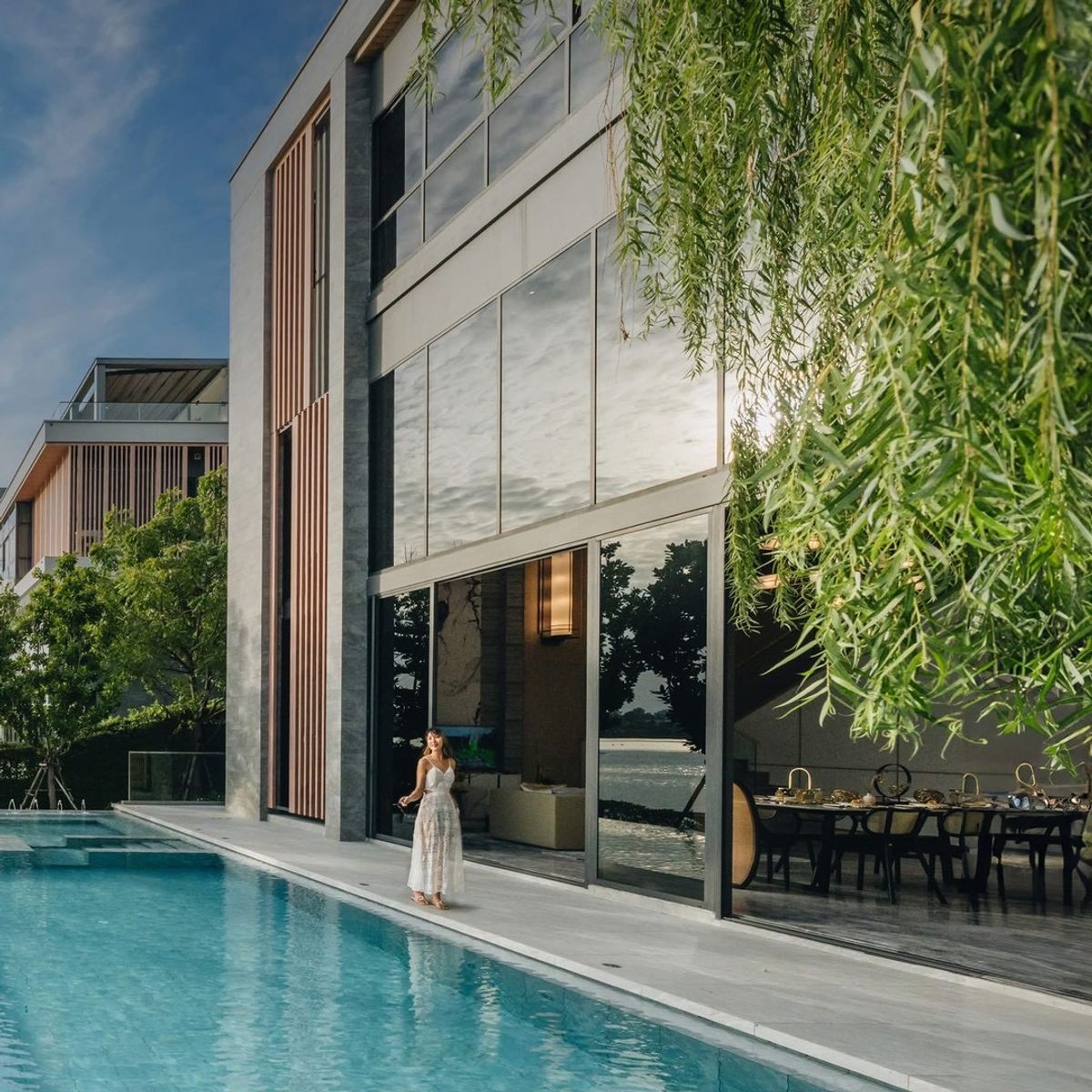 ขายบ้านลาดกระบัง สุวรรณภูมิ : Lake Legend บางนา สุวรรณภูมิ The Dual Luxury Two Masterpieces Lakeside House & Garden Villa Only 99 MB*  Code : H8226