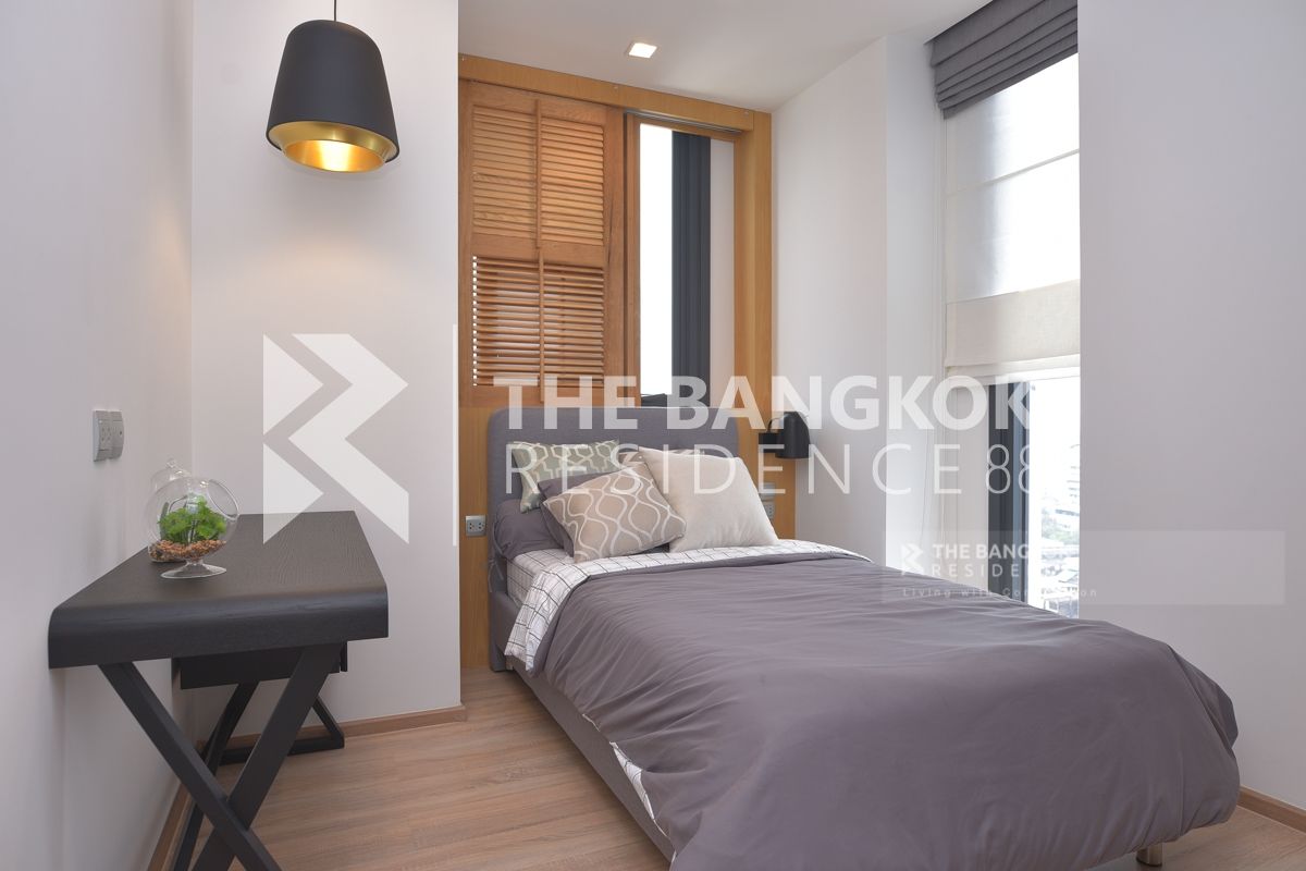For RentCondoSapankwai,Jatujak : Urgent, 31 July 68, beautiful. The LINE PHAL PADIPAT 2B1B 51.8SQM. Only 35K/Month.
