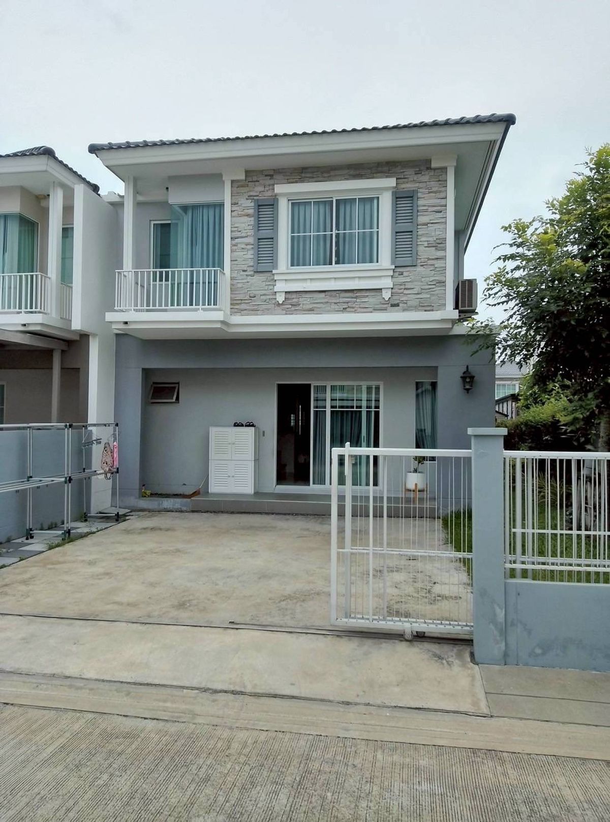ให้เช่ามหาชัย สมุทรสาคร : Villaggio เพชรเกษม-สาย 4 บ้านแฝดแต่งครบ พร้อมอยู่! บรรยากาศดี เพื่อนบ้านน่ารัก เงียบสงบ