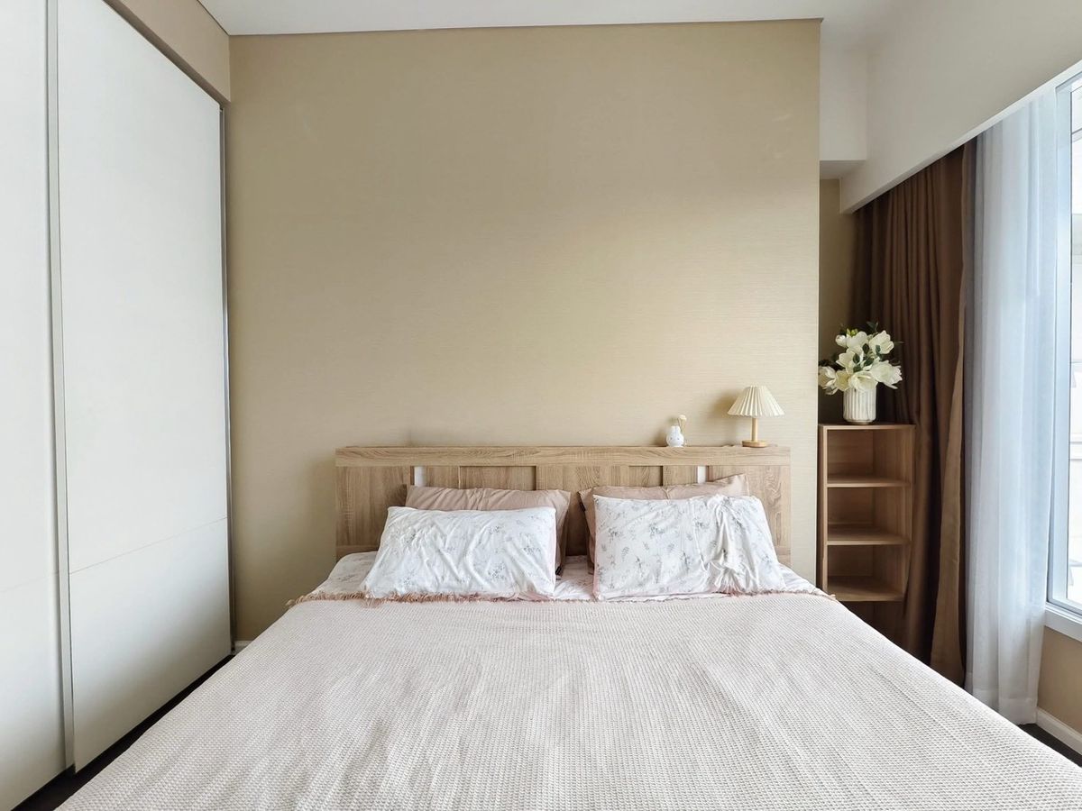ให้เช่าคอนโดลาดพร้าว เซ็นทรัลลาดพร้าว : The Saint Residences – 250m from MRT Phaholyothin

Type     : 2 Bedrooms / 2 Bathrooms
Size      : 55 sq.m.
Floor     : — (Corner Unit, East + South facing)
Rent      : 30,000 Baht/Month