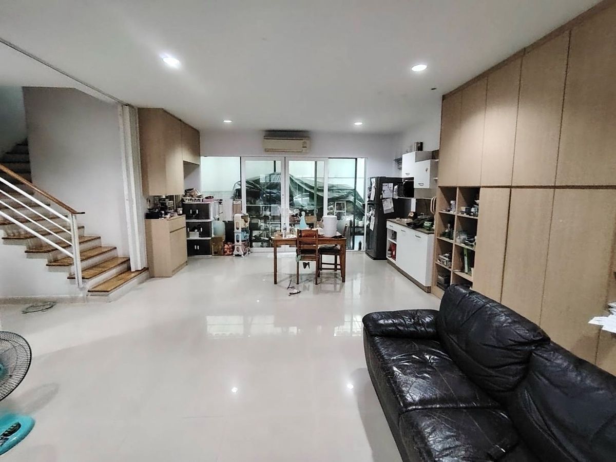 ให้เช่าทาวน์โฮมเลียบทางด่วนรามอินทรา : 🔥Townhome ใกล้พระราม 9 ไม่เคยปล่อยเช่า  ต้นเลียบด่วน-ทาวน์อินทาวน์ ราคาดี🔥