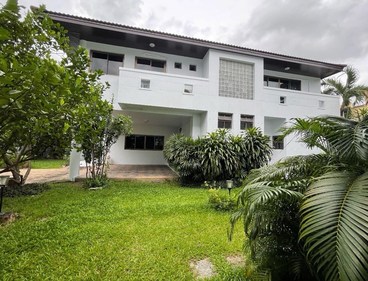 For RentHouseRama9, Petchburi, RCA : For RENT DETACED House with Mini Garden on Soonvijai Thonglor Nearby RCA, Rama 9 and Kis International School