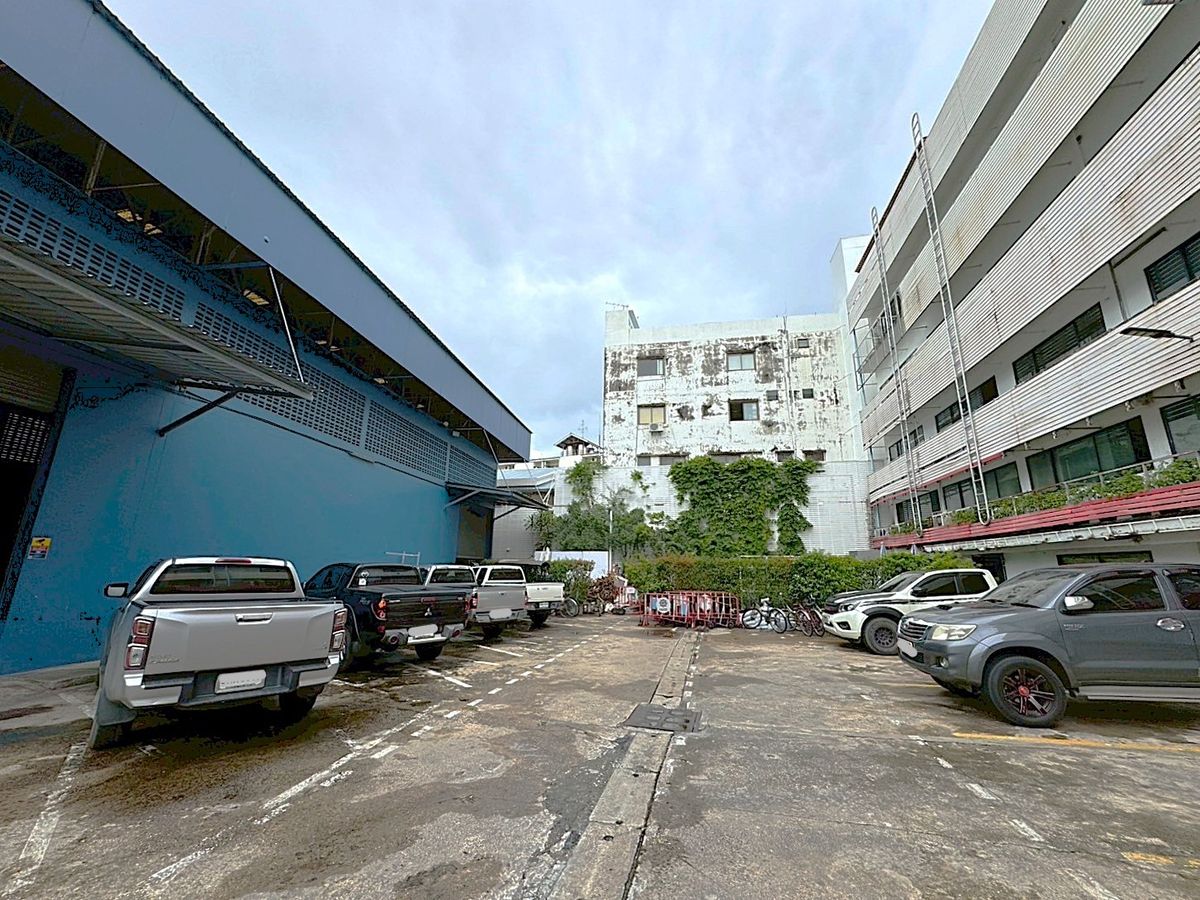 For RentShop HouseOnnut, Udomsuk : Commercial Building with Warehouse for Rent – Ekkamai–Phra Khanong ** NO CO-AGENT ** 