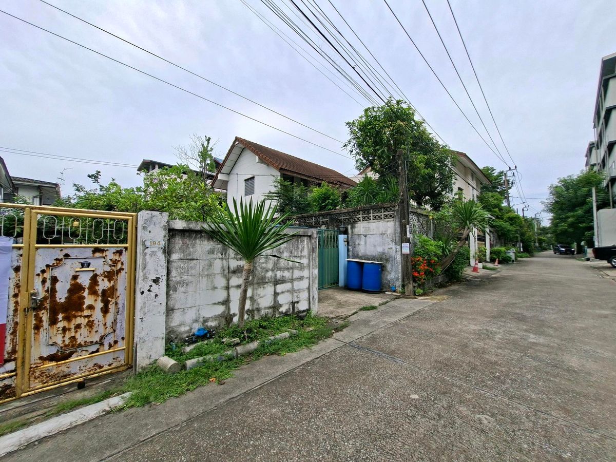 ขายที่ดินอ่อนนุช อุดมสุข : 🏕ขายที่ดินพร้อมสิ่งปลูกสร้างสุขุมวิท 68 เนื้อที่ 100 ตรว.ใกล้ รพ.กล้วยน้ำไท | BTS อุดมสุข | BITEC เหมาะทำบ้านพักอาศัย • Homeoffice ราคาคุ้มกับทำเล
 📞0994152664, 0803696366