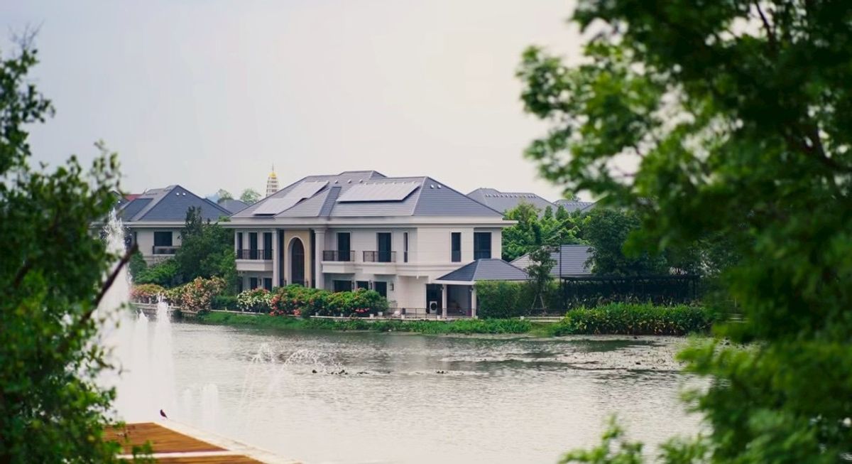 ขายบ้านลาดกระบัง สุวรรณภูมิ : Lake Legend บางนา สุวรรณภูมิ The Dual Luxury Two Masterpieces Lakeside House & Garden Villa Only 99 MB*  Code : H8226