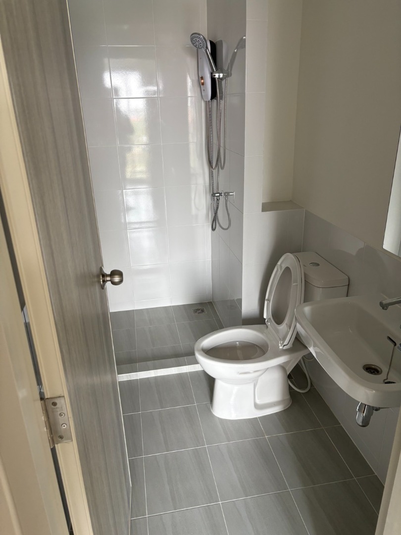 ให้เช่าคอนโดปทุมธานี รังสิต ธรรมศาสตร์ : 🔥ให้เช่าด่วน ห้องใหม่พร้อมอยู่🔥คอนโดเสนาคิทท์ รังสิต - ติวานนท์ ค่าเช่าเริ่มต้น 6,800 บาท/เดือน รับทั้งคนไทยและชาวต่างชาติ (มีสัญญาเช่า 6 เดือน / 1ปี) RentNex By Sena