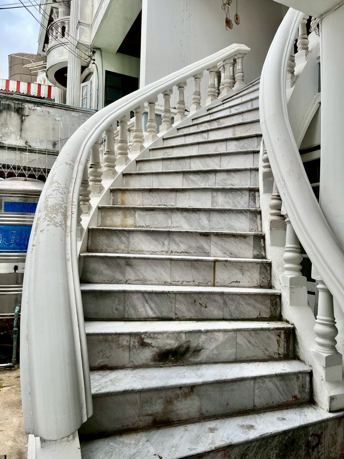 ขายทาวน์โฮมสมุทรปราการ สำโรง : ขายทาวน์โฮม 3 ชั้น สไตล์โรมัน หมู่บ้านร่มเย็นวิลล์ เนื้อที่ 24 ตารางวา 4 ห้องนอน ตำบลบางเมือง อำเภอเมืองสมุทรปราการ จังหวัดสมุทรปราการ