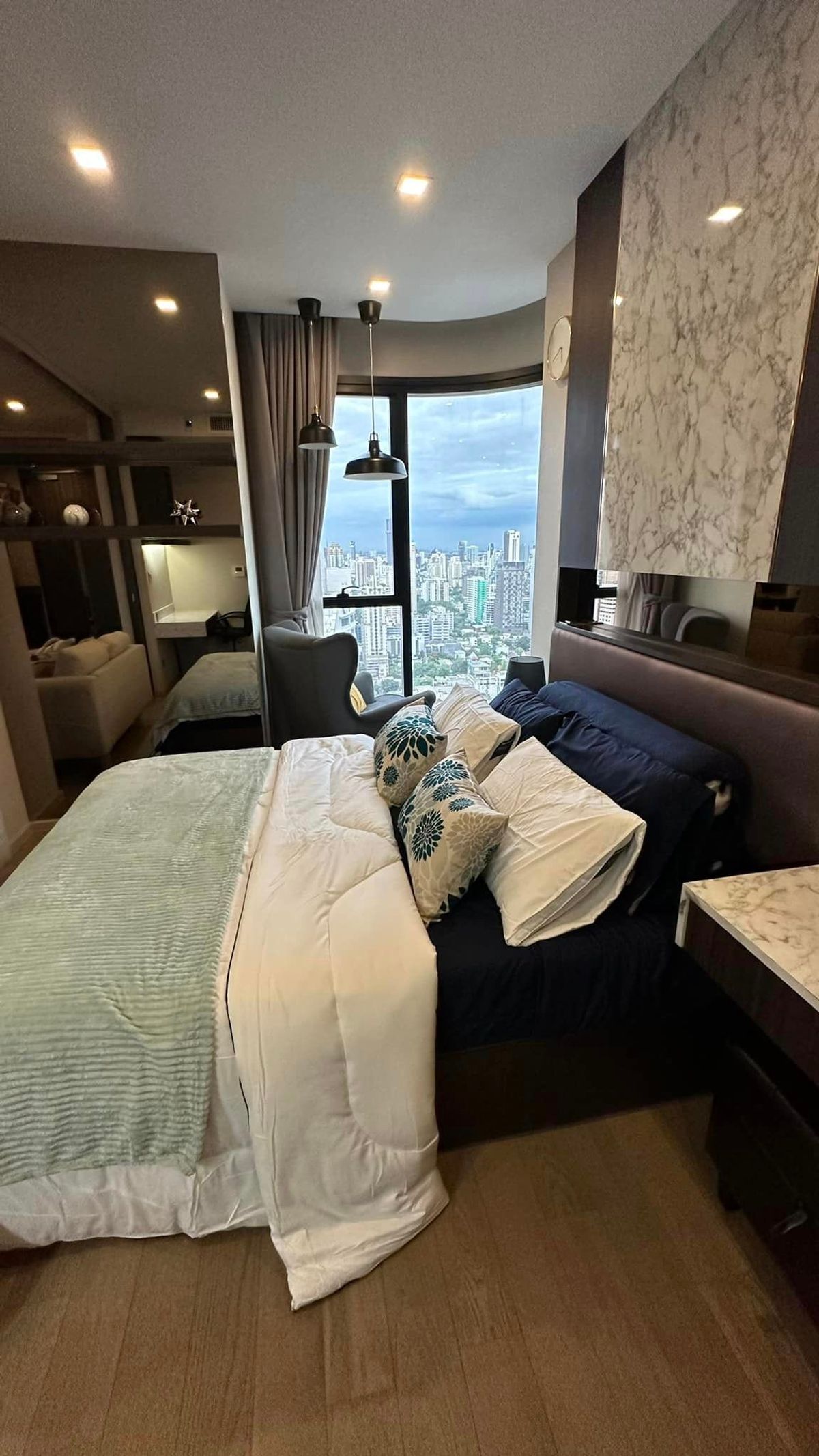 ให้เช่าคอนโดสุขุมวิท อโศก ทองหล่อ : (for rent) Ashton Asoke ห้อง 2Bed ติดรถไฟฟ้า MRT สุขุมวิท และใกล้ BTS อโศก