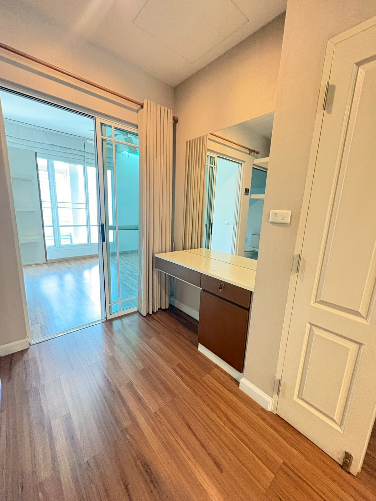 For RentTownhomeRama5, Ratchapruek, Bangkruai : townhome at Soi Tiwanon 3, near MRT, suitable for office use or company registration.